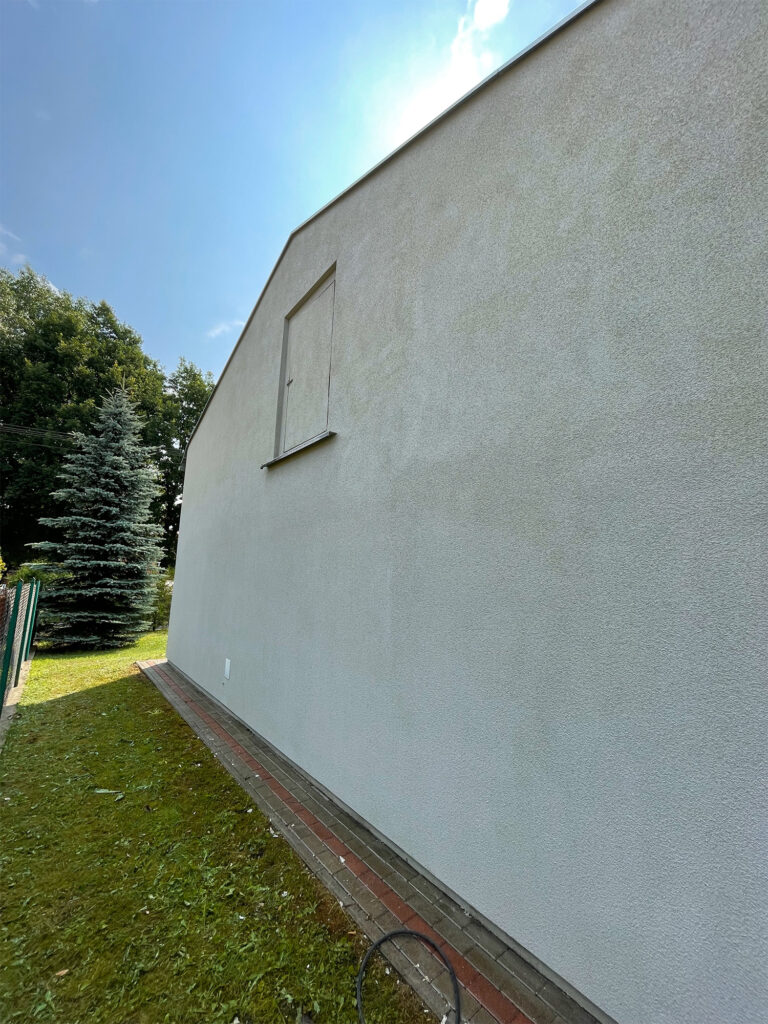 efekt mycia elewacji budynku