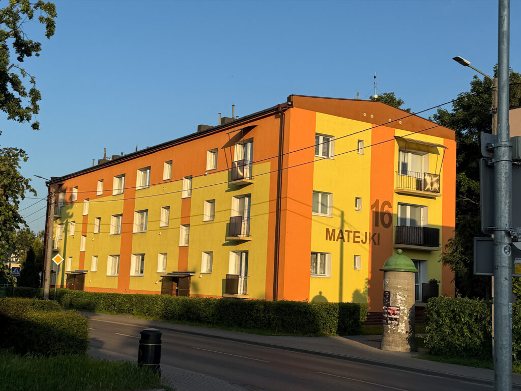 mycie elewacji bloku mieszkalnego w Wąbrzeźnie