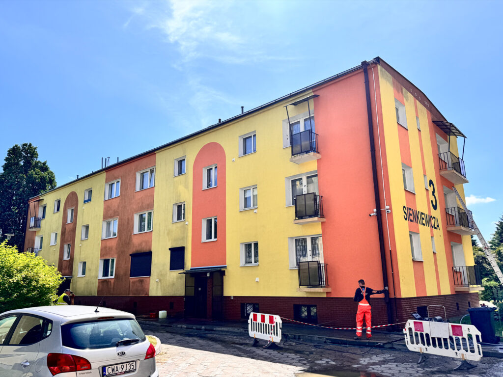 mycie elewacji bloku mieszkalnego w Wąbrzeźnie