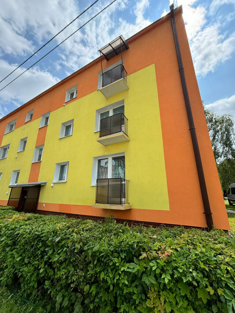 mycie elewacji bloku mieszkalnego w Wąbrzeźnie