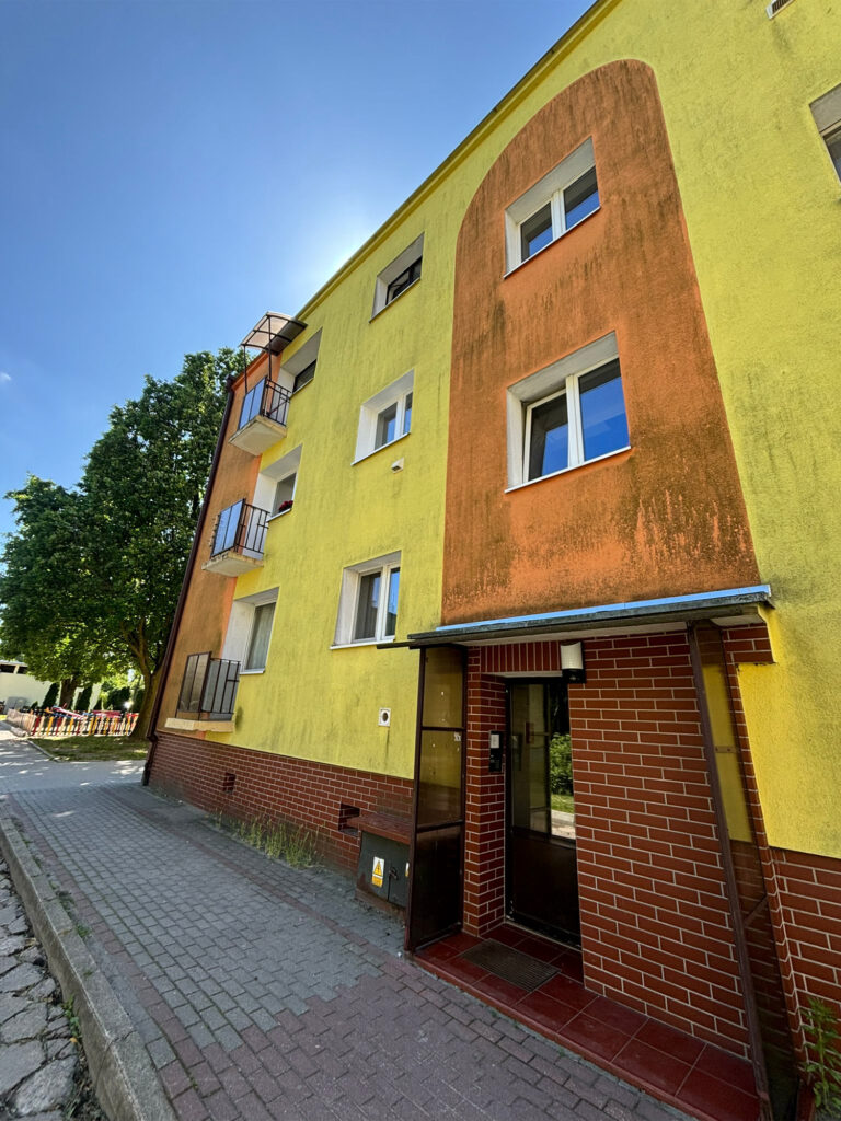 mycie elewacji bloku mieszkalnego w Wąbrzeźnie
