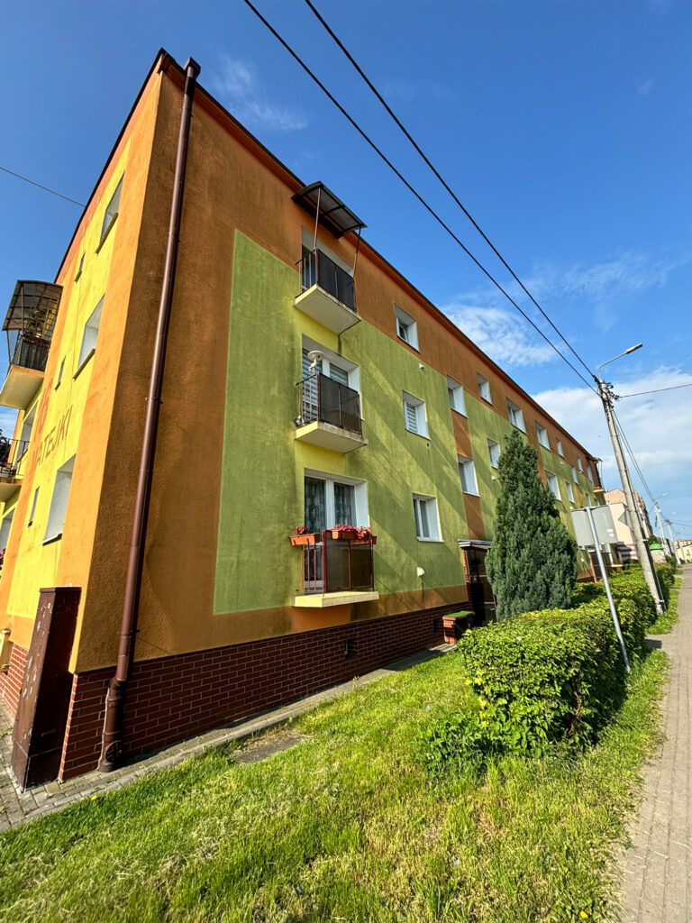 mycie elewacji bloku mieszkalnego w Wąbrzeźnie