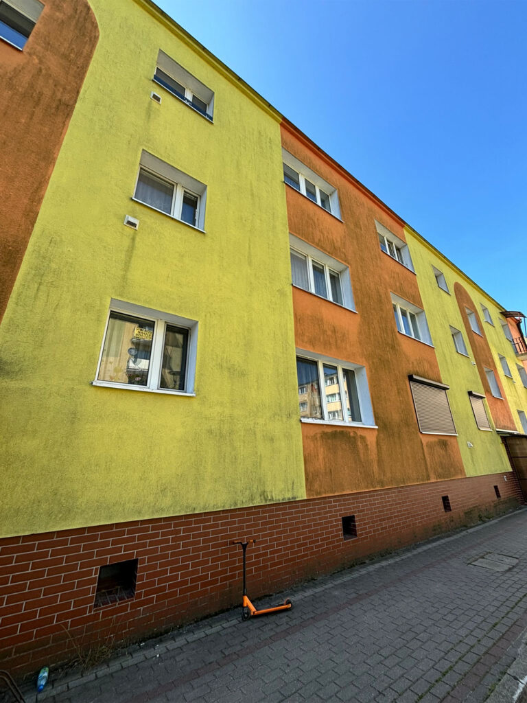 mycie elewacji bloku mieszkalnego w Wąbrzeźnie