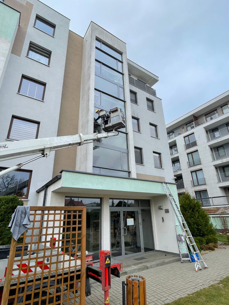 mycie okien na wysokości