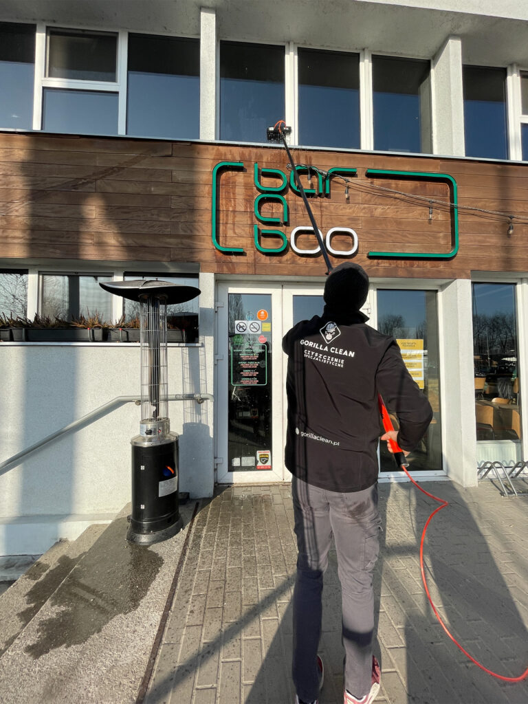 mycie okien na wysokości